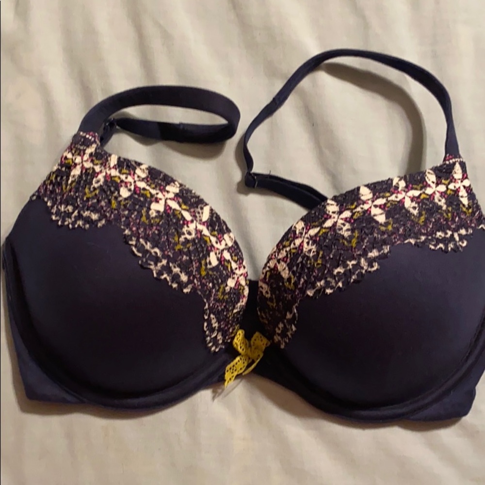 NWOT Victoria’s Secret body Victoria push up 32DD